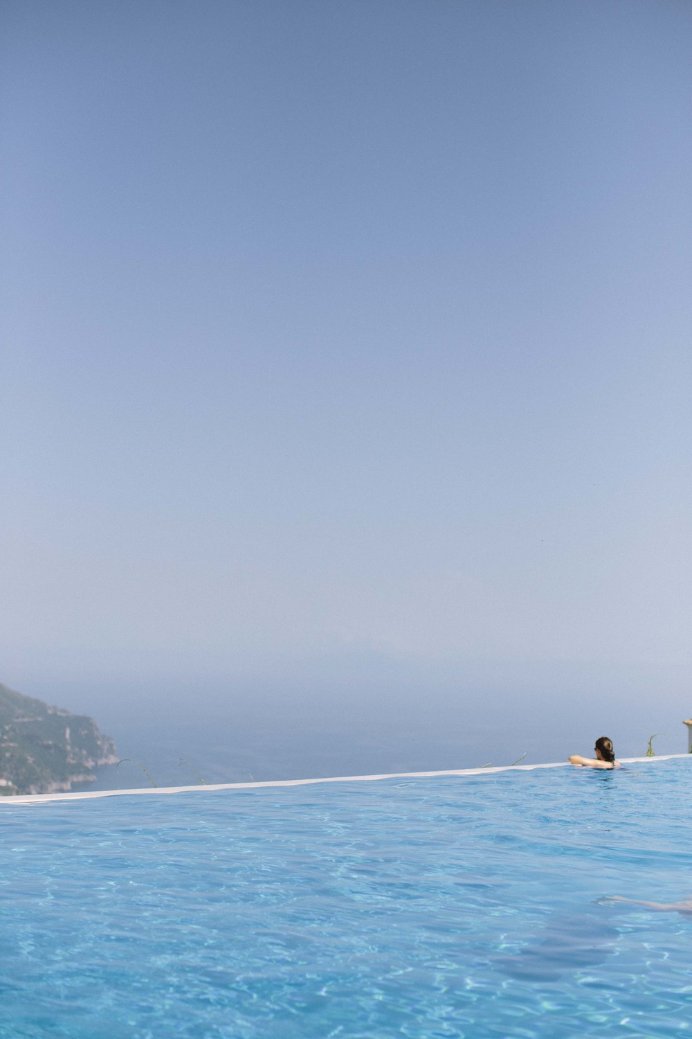And Hotel Caruso boasts an infinity pool right into the ocean overlooking a cliff. Purely amazing!